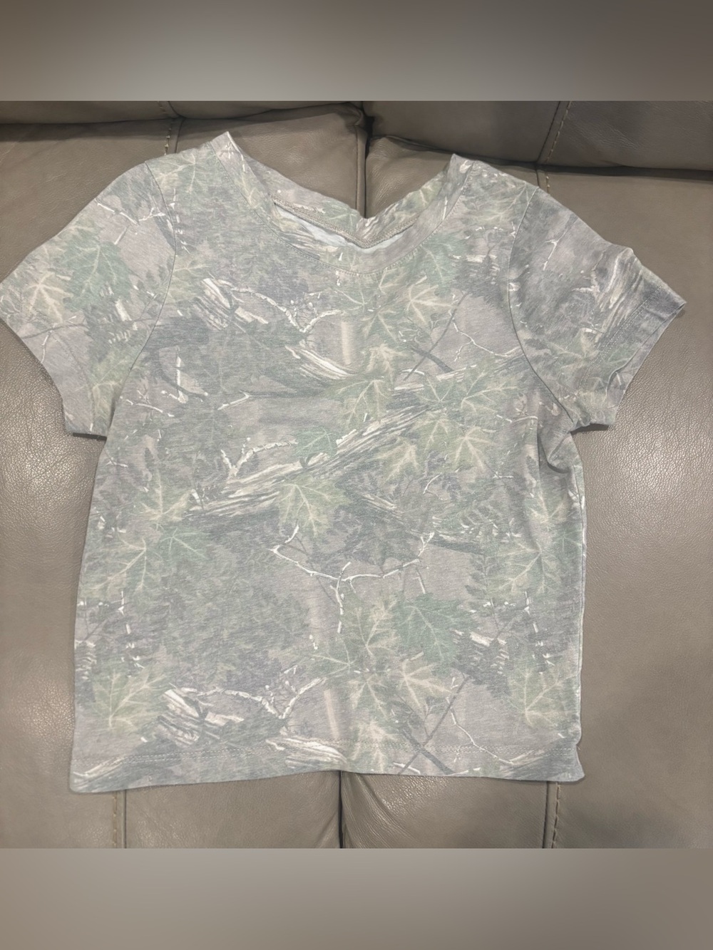 PacSun Women's Short Sleeve Camo Leaf Print Tee in Light Green and Gray